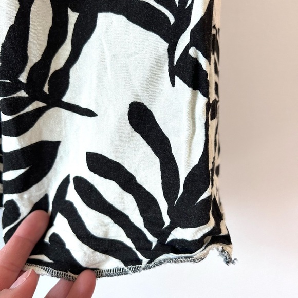 H&M Linen Blend Wide Leg Pants | Black Leaf Print | Small - Picture 5 of 8